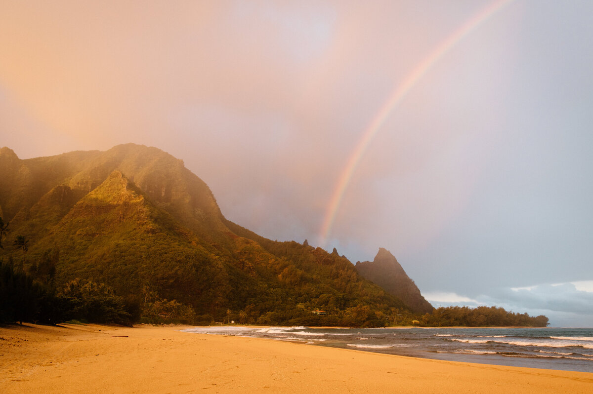 tunnels_beach_kauai_hawaii_sunrise_rainbow_na_pali_coast_1