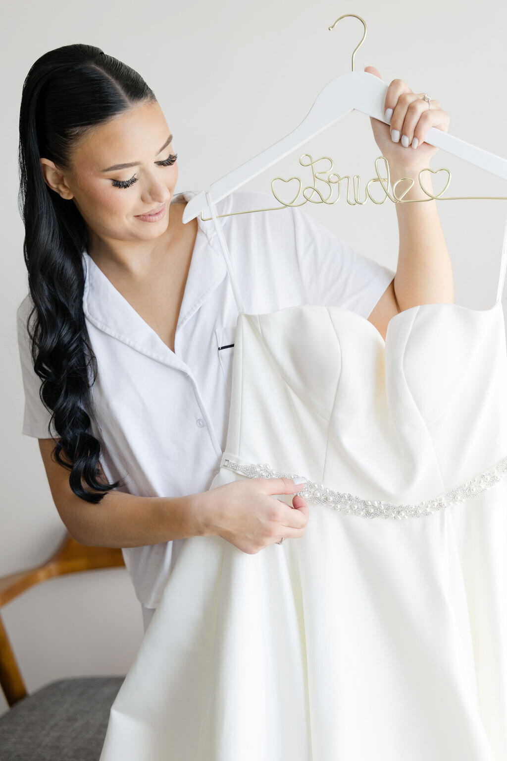 Bride's getting ready portrait | Toronto luxury wedding photographer | Montreal high end wedding photographer