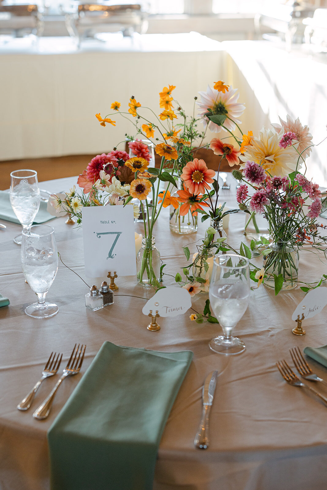 MarthasVineyardWedding_Cocktail_AbbeyAsh_SamBrooks-28