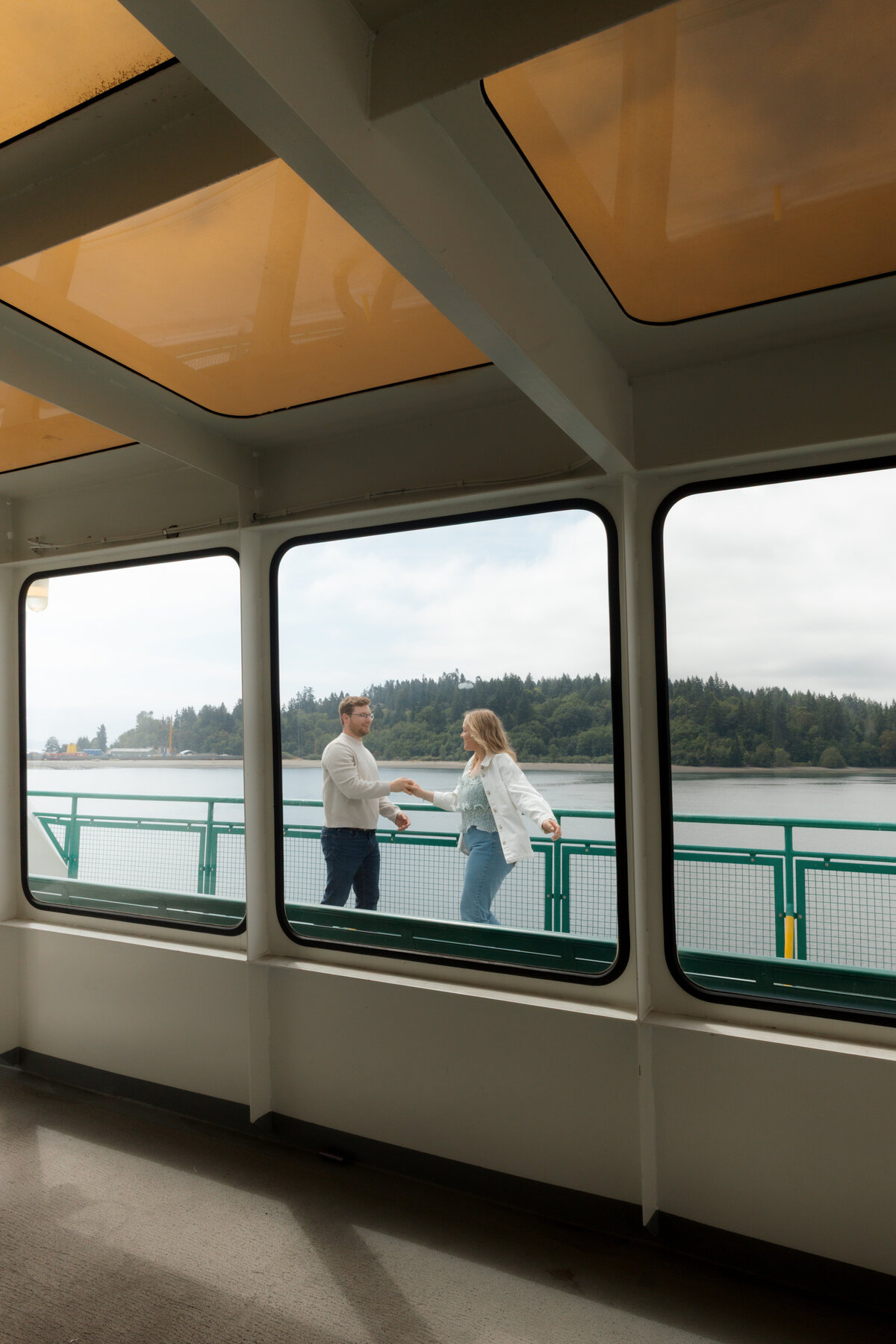 SeattleFerryCouplesPhotography109