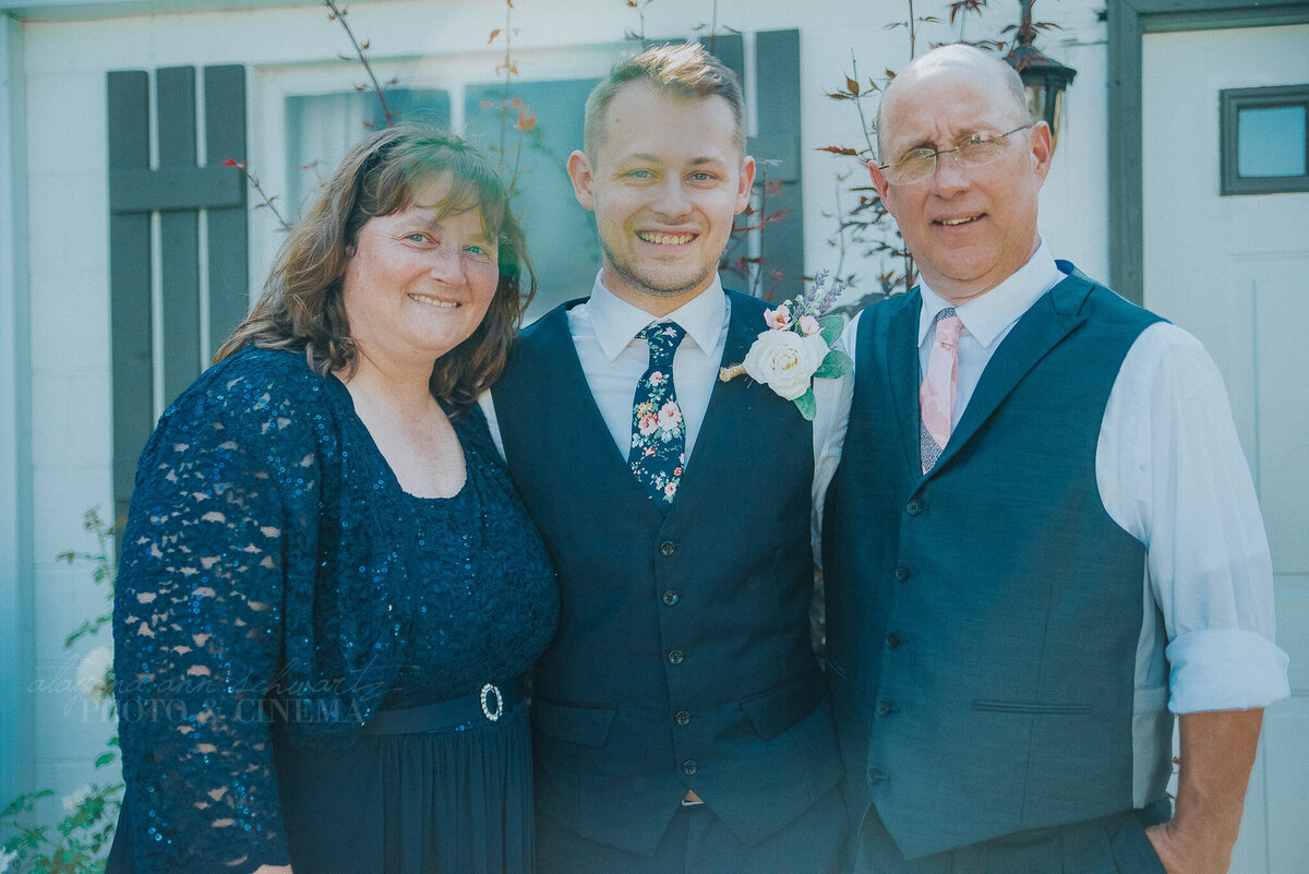 family formals _ alaynna ann schwartz _ harpors vinyard _ iowa photographer _ playlife photography_0183