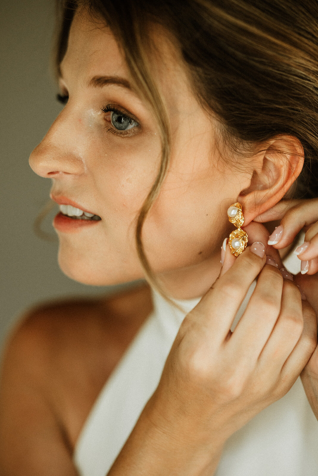 Herentals, salon weddings, moody, authentiek, alternatief trouwen,bruid, 2026, elopent, intiem, spontaan, tijdloos, trouwfotograaf, antwerpen - klaarmaken & first look-145
