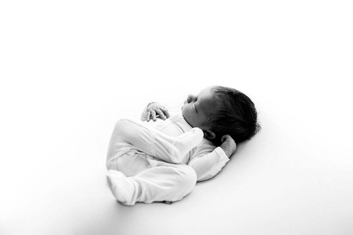 TinyMarvels2022-NicoleWiegelman-NewbornSession-22