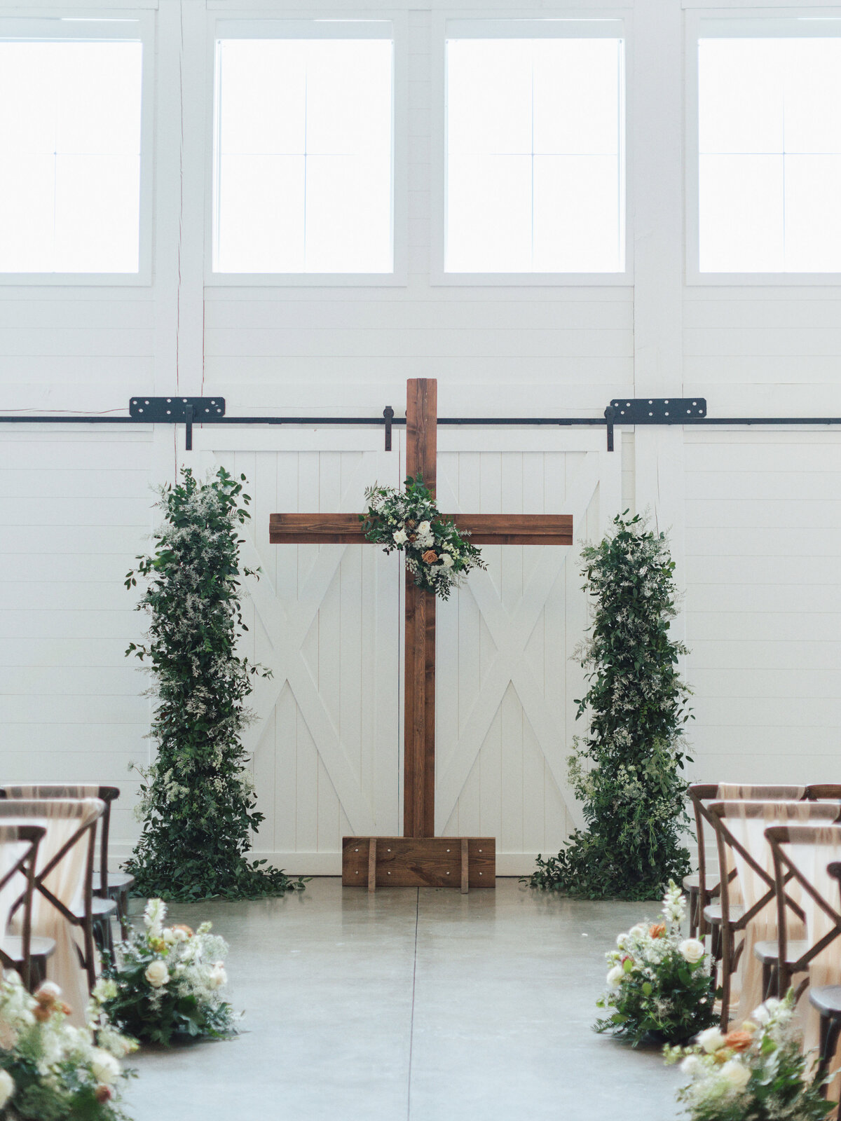 Meraki Design Wedding and Event Floral Studio Florist Wedding Flowers Full Service St. Louis Destination Luxury Floral Design Florists Designers Personal Unique Madi-Noah-Wedding-Emily-Christisen-37