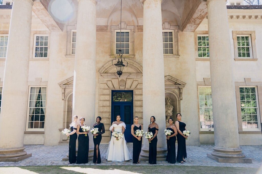 black-bride-and-her-wedding-party-swan-house-columns-reem-photography-min