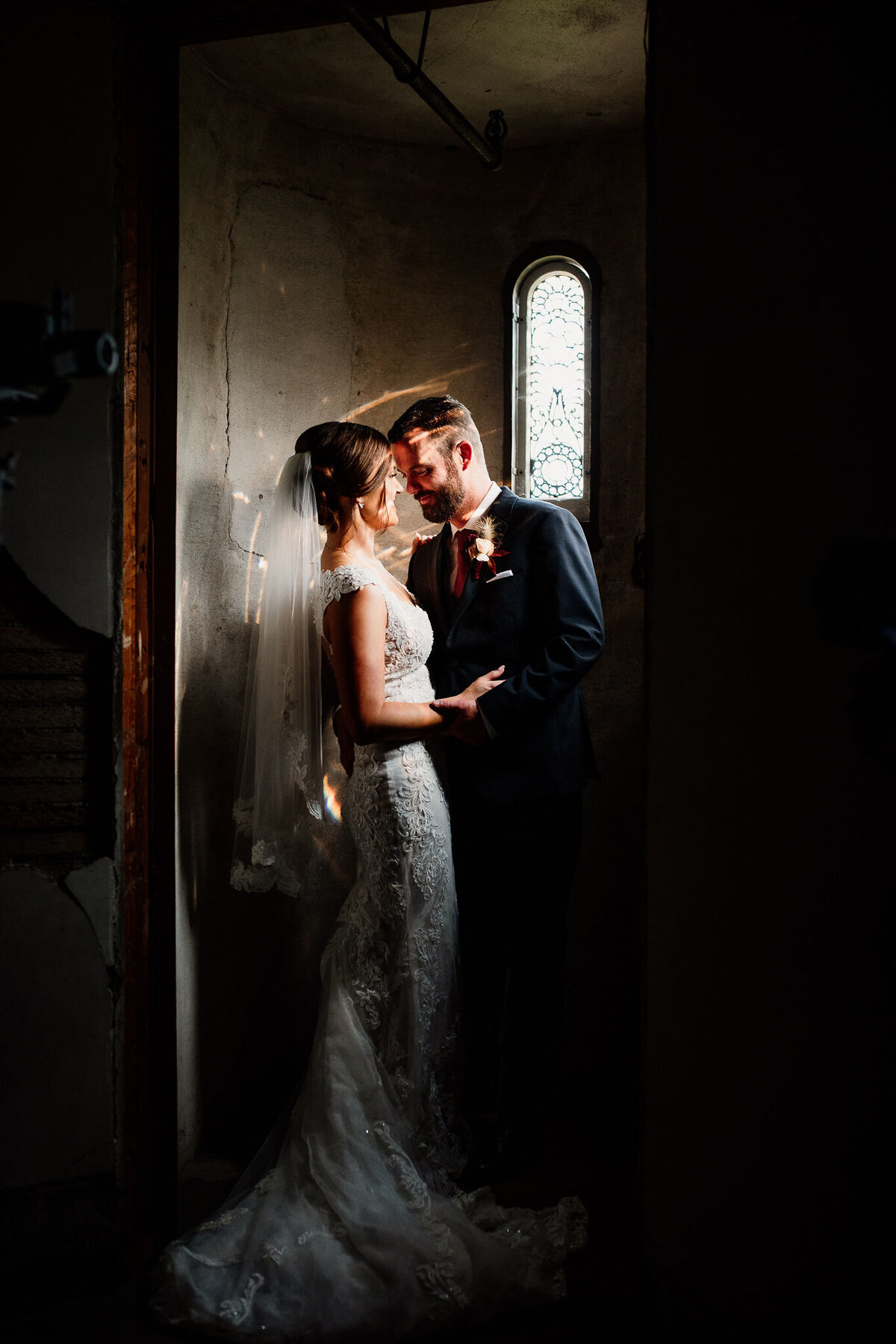 ArcherInspiredPhotography-HeatherandBrendan-WinchesterMysteryHouseWedding-44