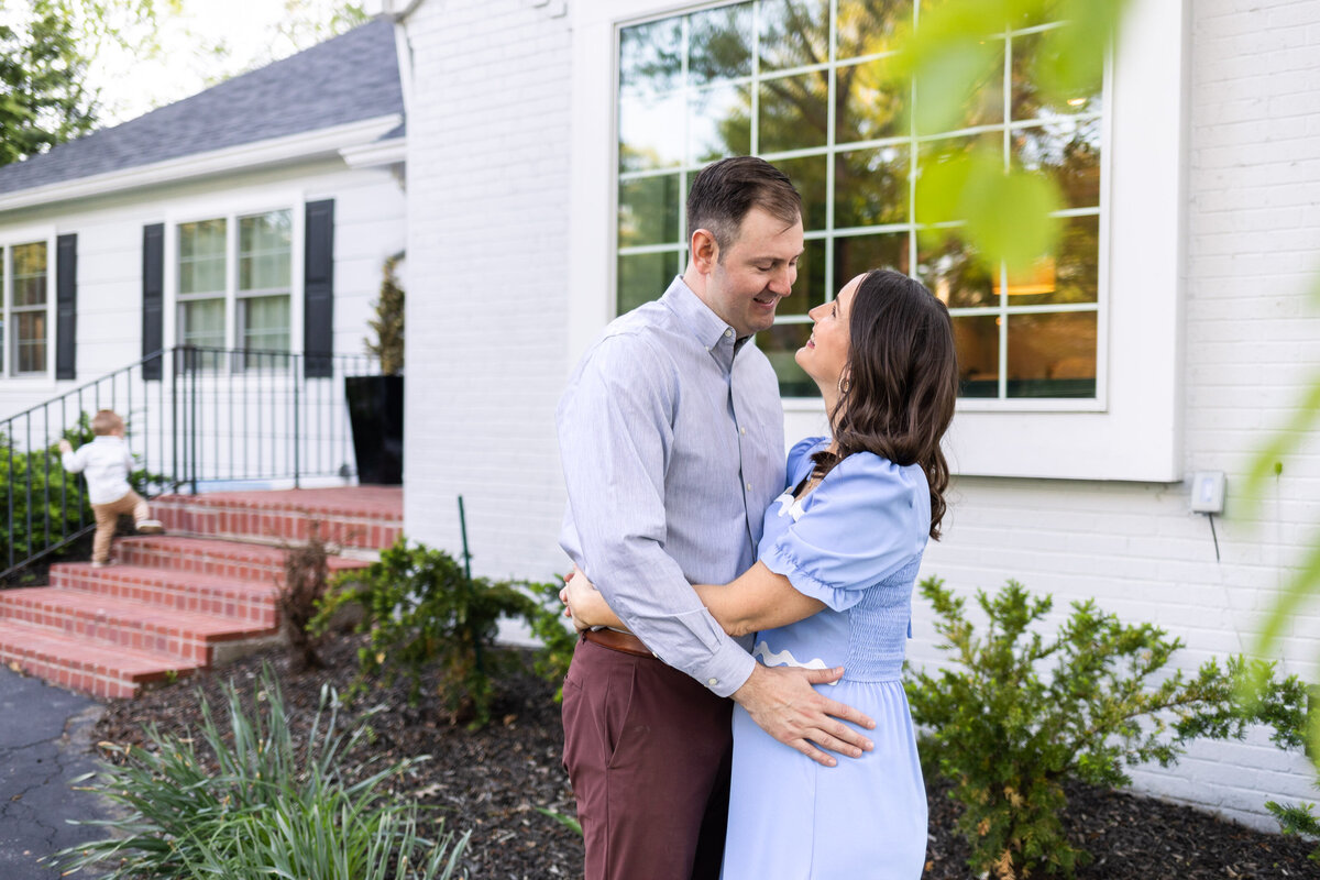 Kansas_City_Family_Photography_couple_cuddling_toddler_in_background-3