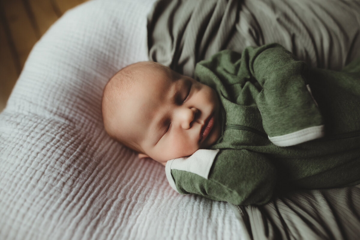 Lindsay-wilson-photography-in-home-newborn-17