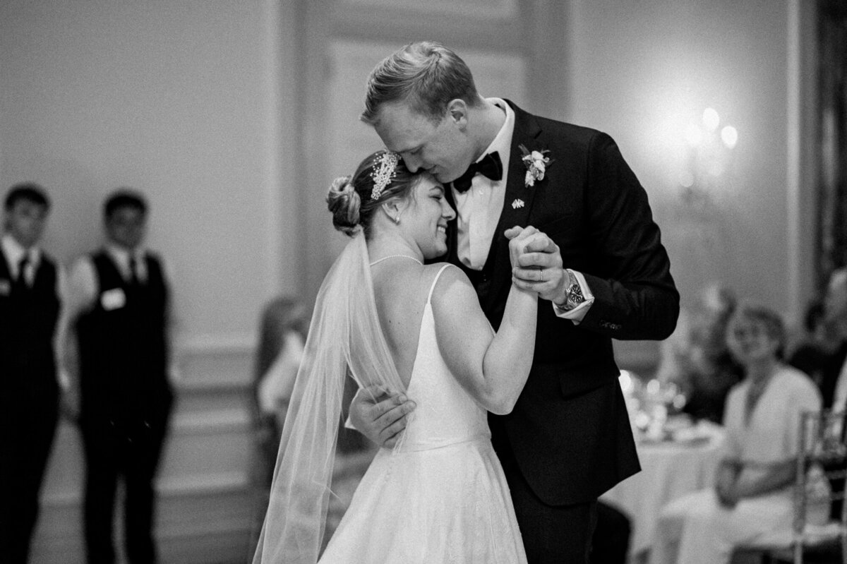 Farmington Country Club Wedding Photographer - Hunter and Sarah Photography-96