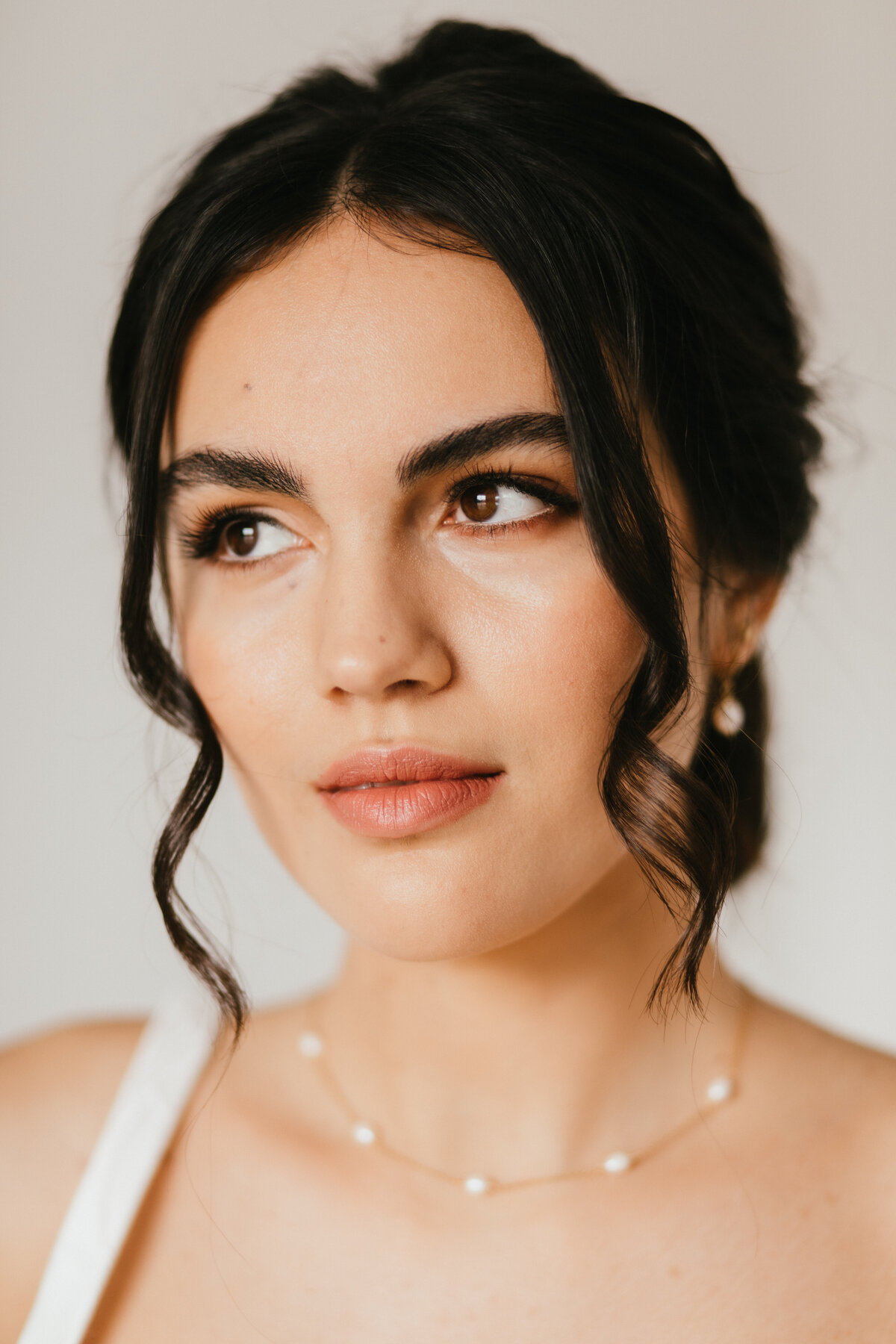 Bridal makeup close-up with soft glam look – makeup artist Buckinghamshire