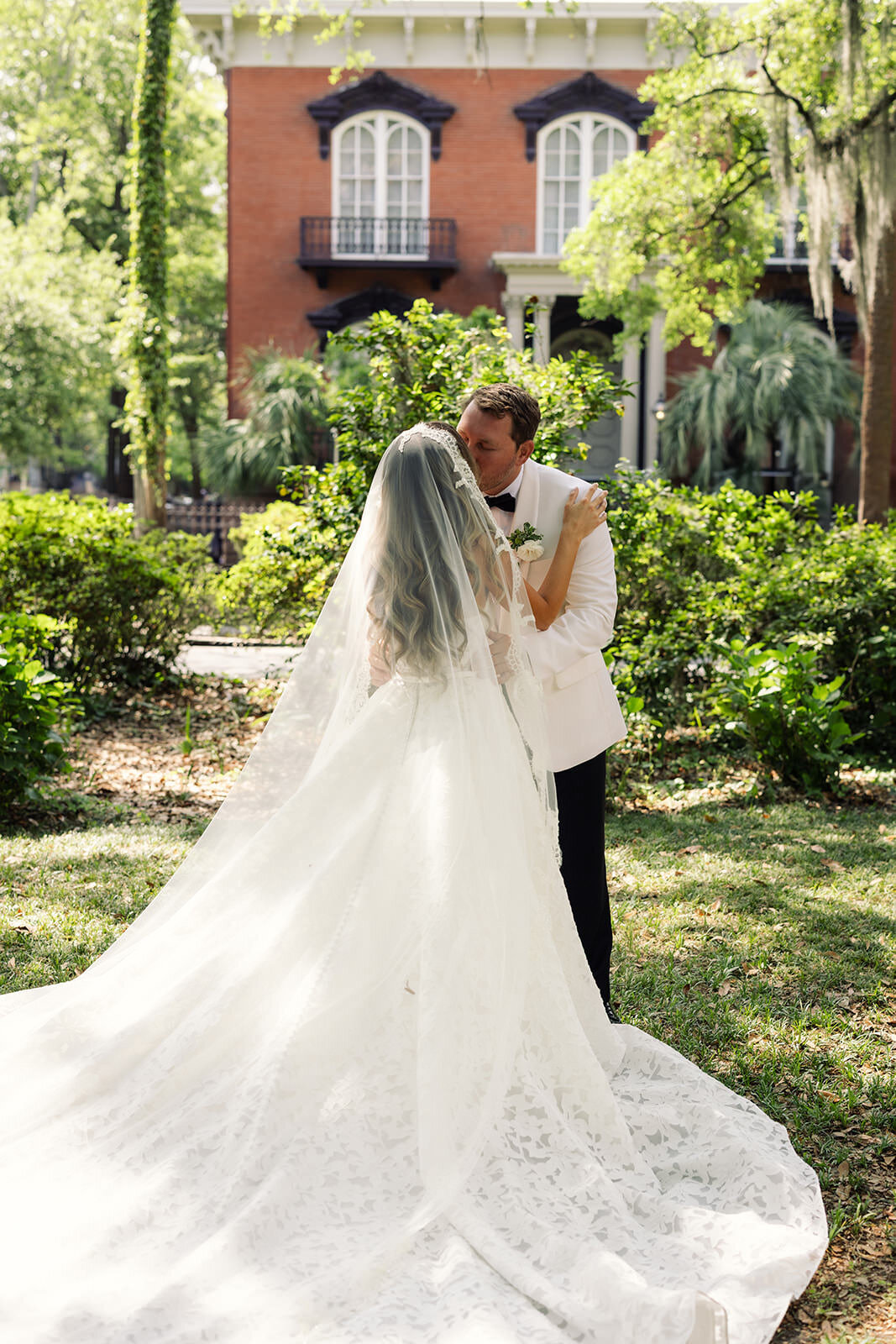 downtownsavannah-bridal-portraits-wedding-photographers-in-savannah