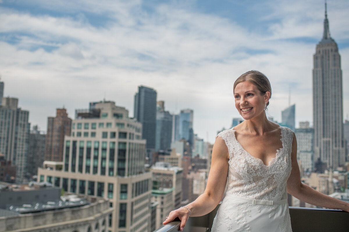 nyc-bride-skyline-empire-state-building