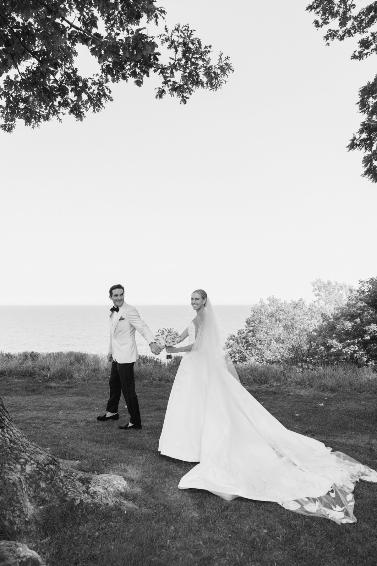 shoreacres-lake-bluff-tent-wedding-by-olivialeigh-26