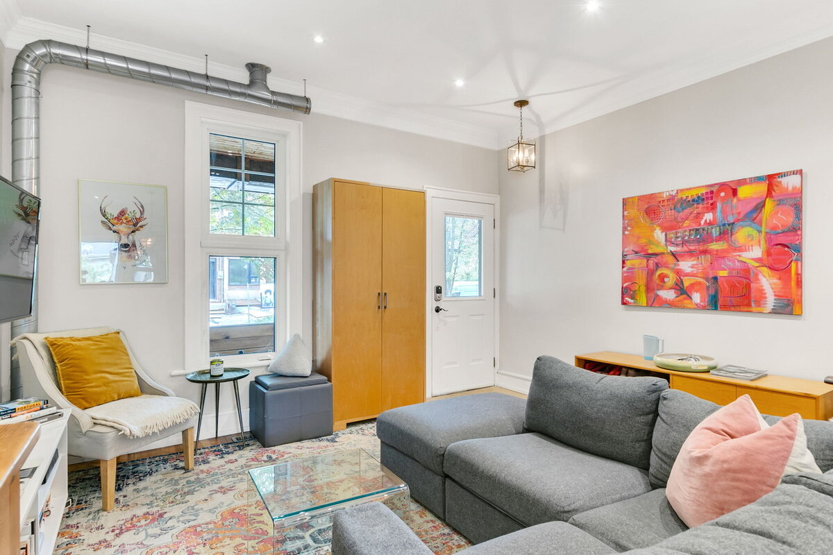 8-web-or-mls-8_001_Living Room