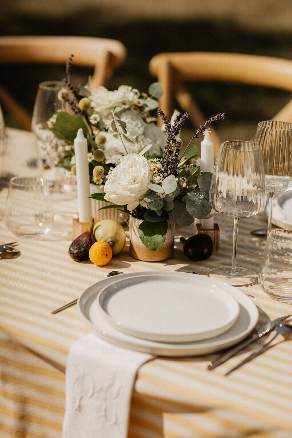 decoration-florale-fruitee-et-coloree