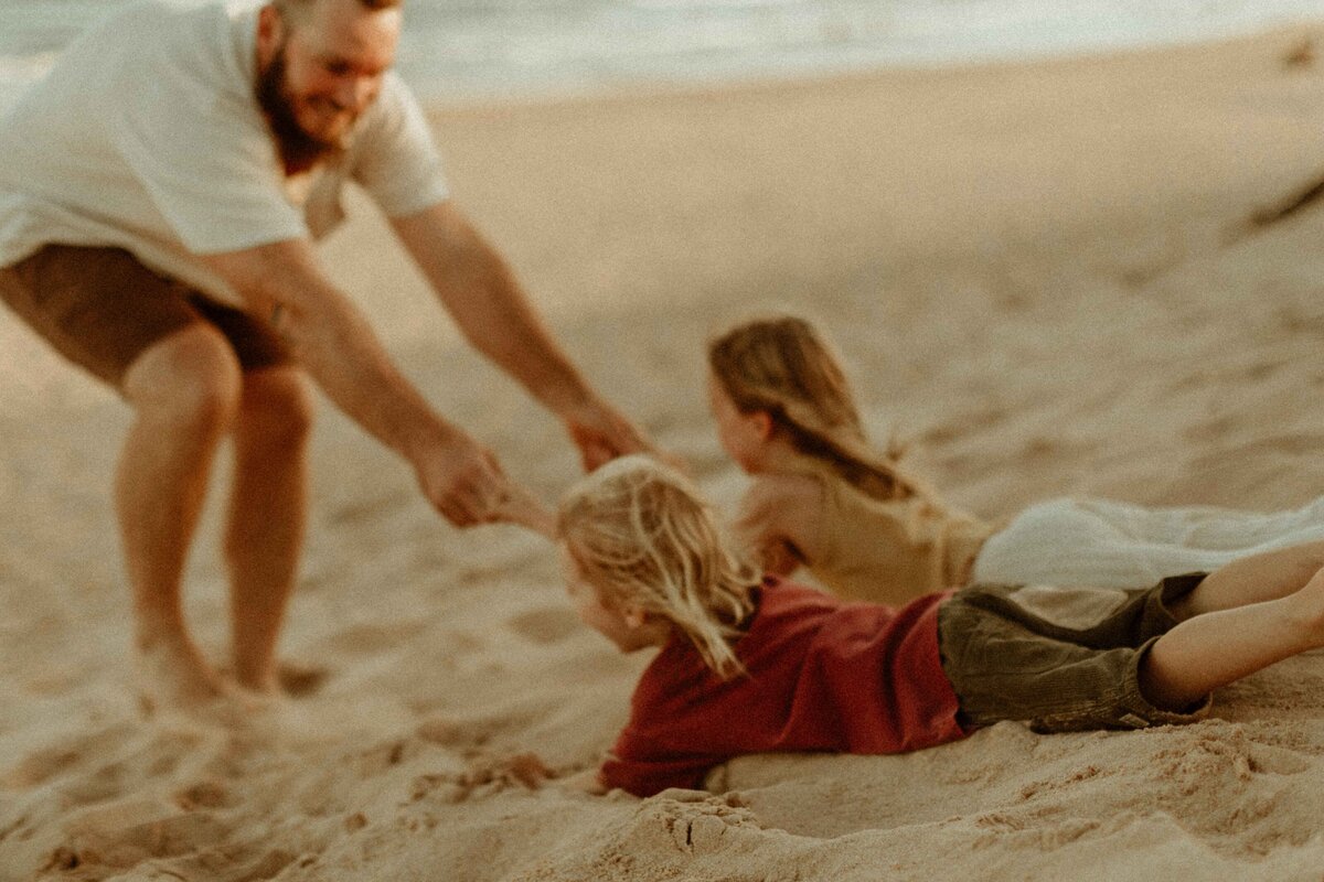 emmawandphotography_bundneena_kurnell_motherhood_sutherlandshirephotographer_cronullaphotographer_motherhood_sydneymotherhoodphotographer_royalnationalpark_familyphotographer_sutherlandshirefamilyphotographer_cronullafamilyphotographer_beachshoot_beachfamilysession_vanlife_urbanfamilyphotographer