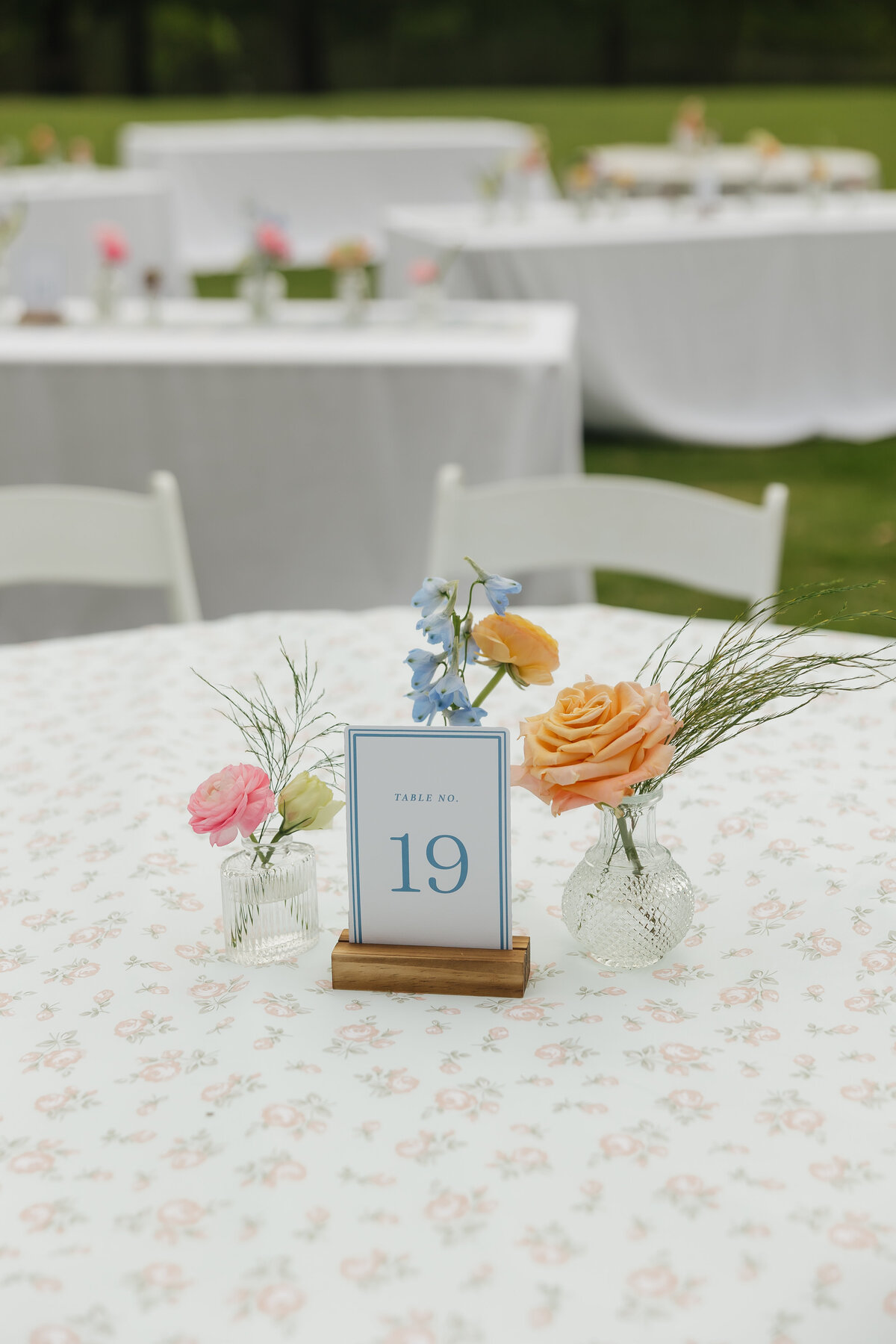 Reception table bud vases designed by Abby Grace Florals at Dahlonega GA wedding