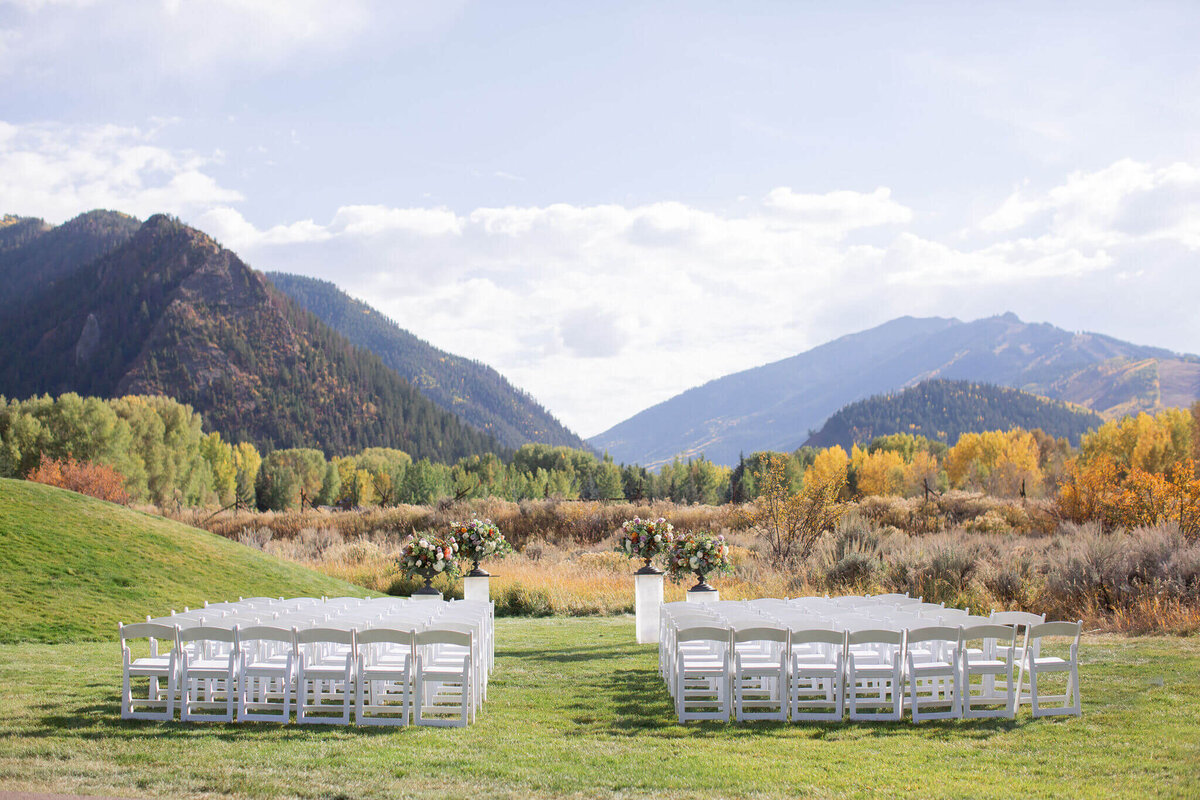 fall-aspen-wedding-ceremony-far