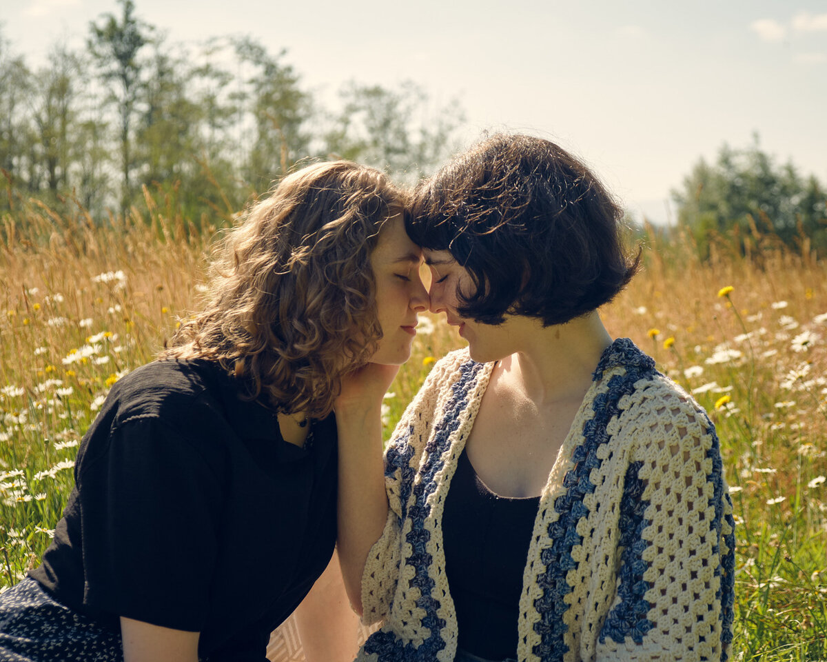 Gay_Couples_Photographer_Flower_Feild-4