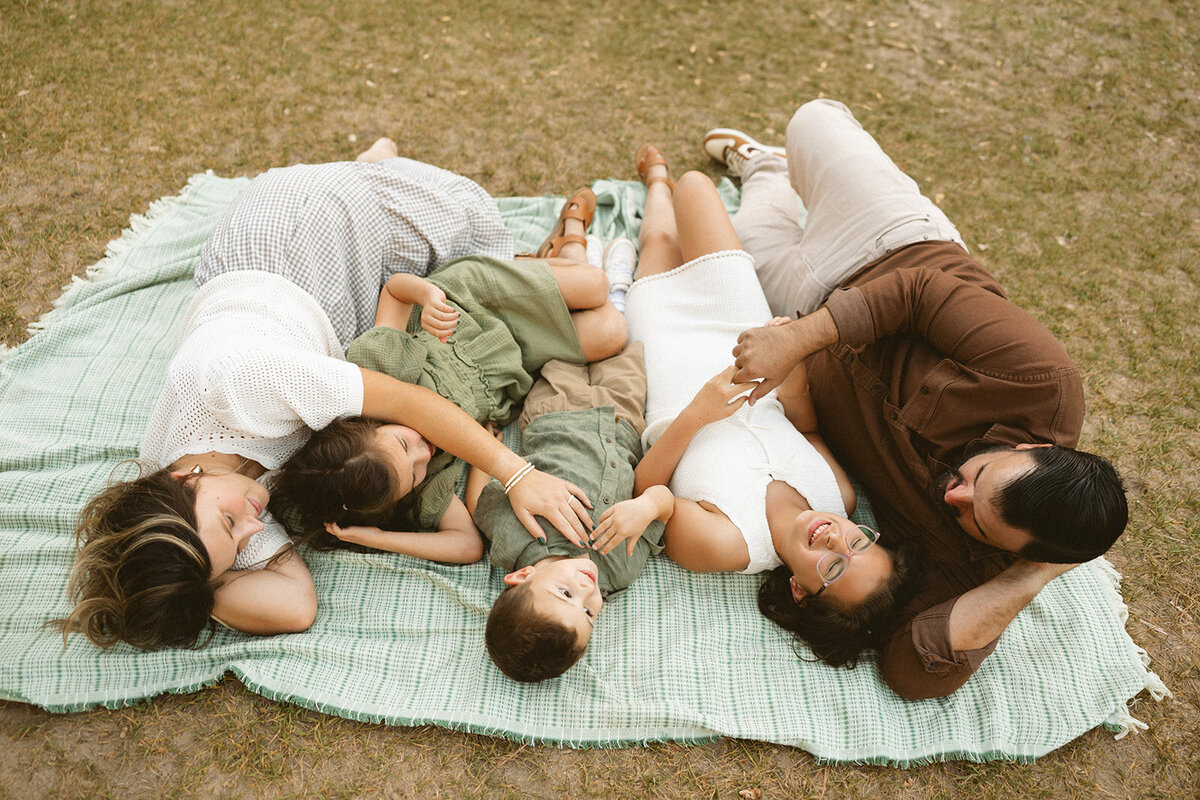 MurrayFamPicnic-MyrnaLoyPhoto-111