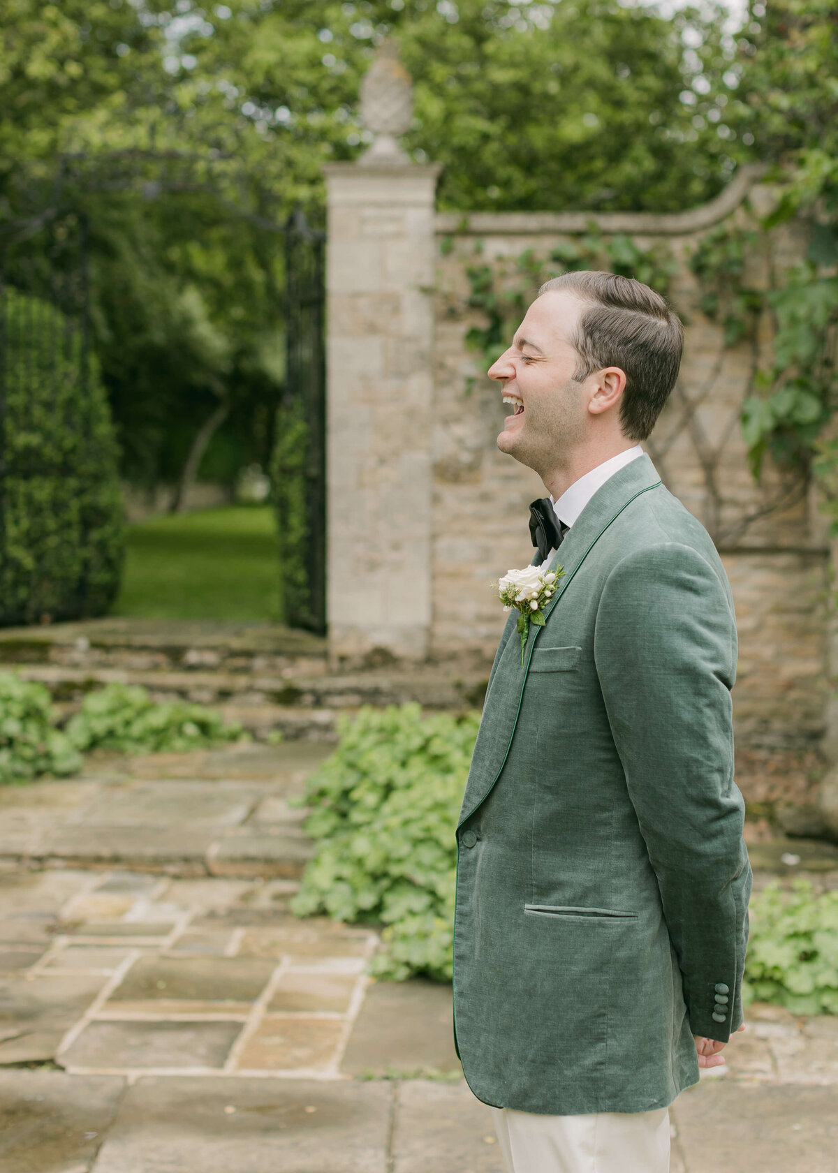 chloe-winstanley-weddings-cotswolds-cornwell-manor-first-look-kingsman-green-velvet-suit