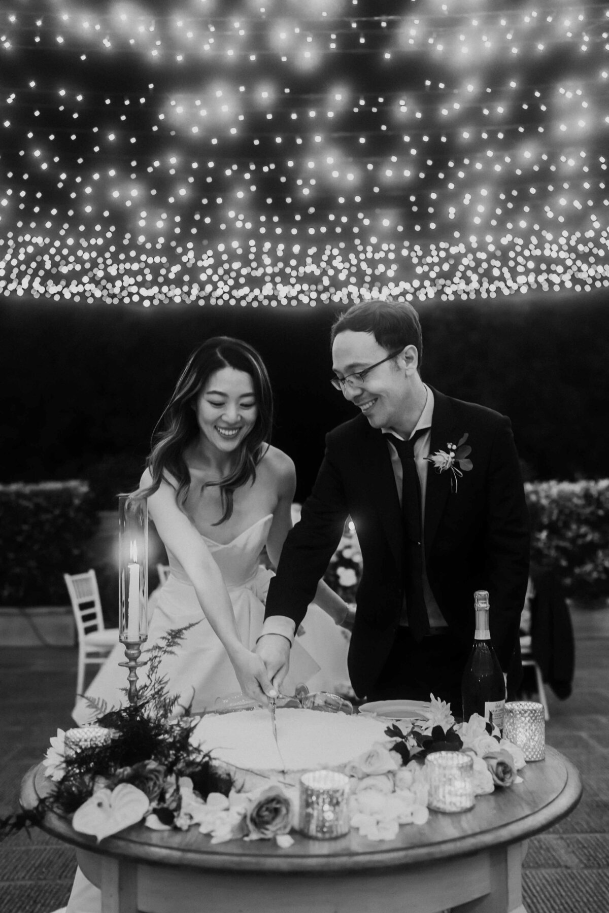 bride and groom cake cutting at villa mangiacane