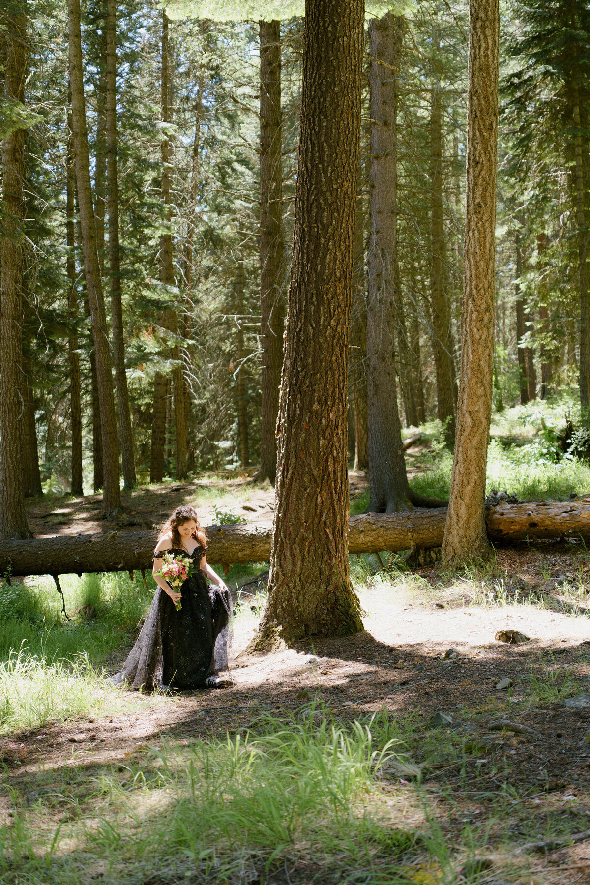 Ceremony_Brenda&JanieElopementPhotos_OregonWeddingPhotographer_KuroCreativeHouse-11