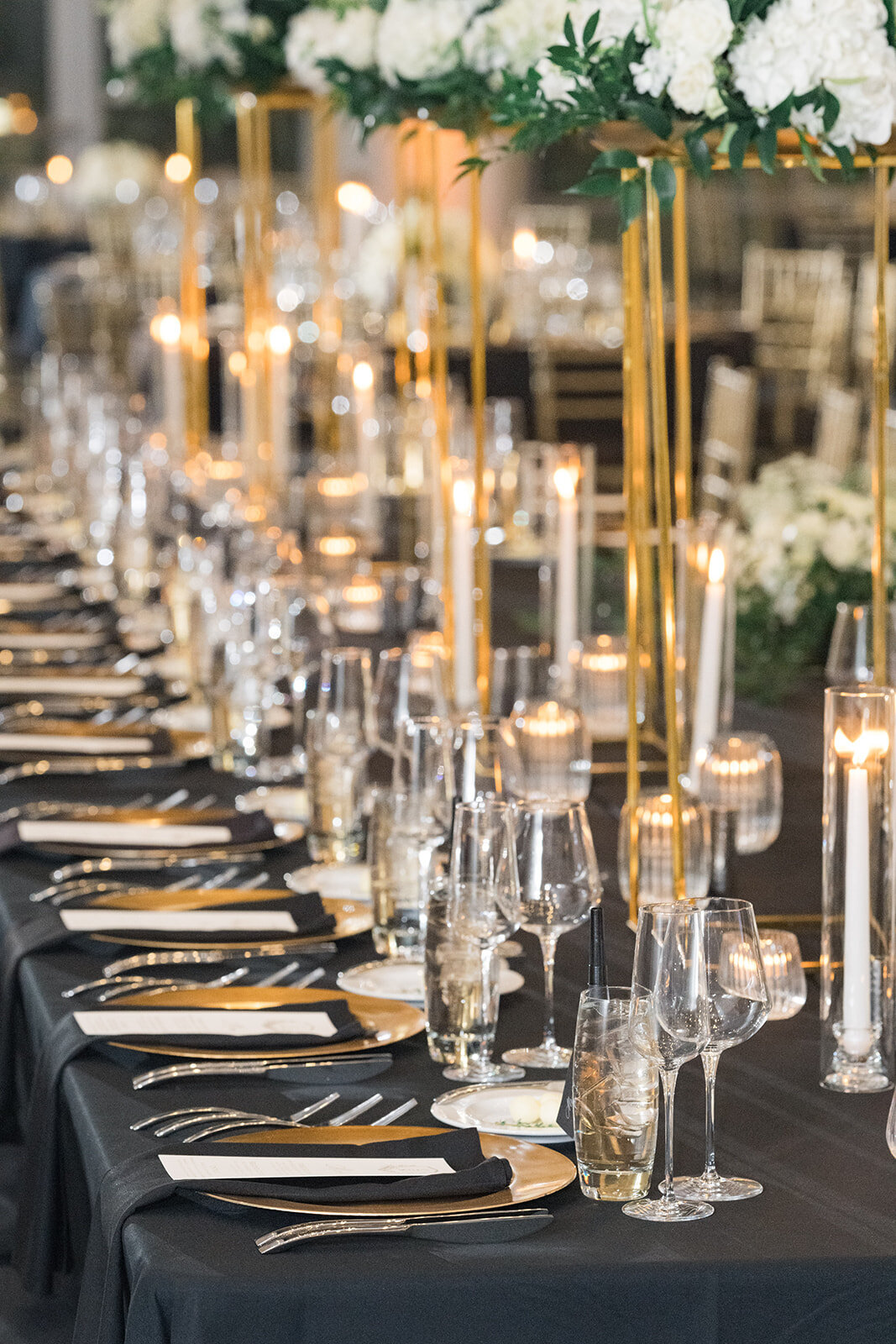 Wedding-Head-Table-Black-Gold-Modern