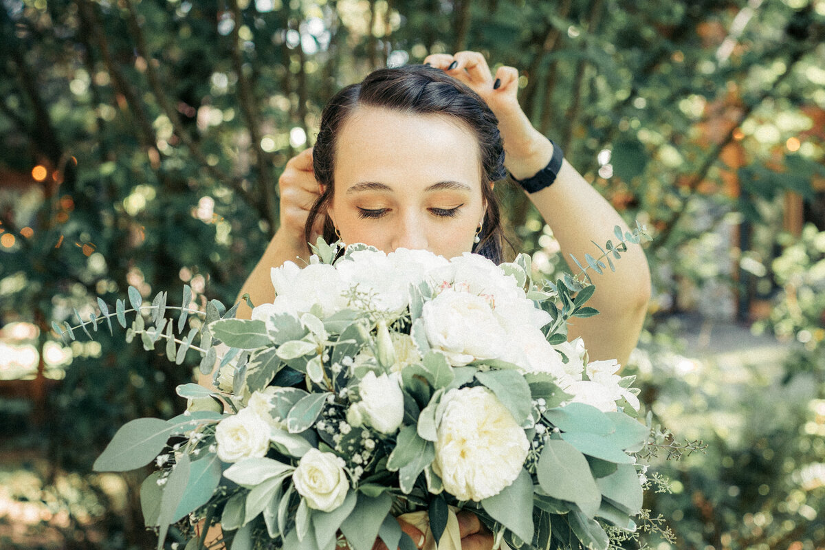 RIVERSIDE WEDDING IN THE OREGON