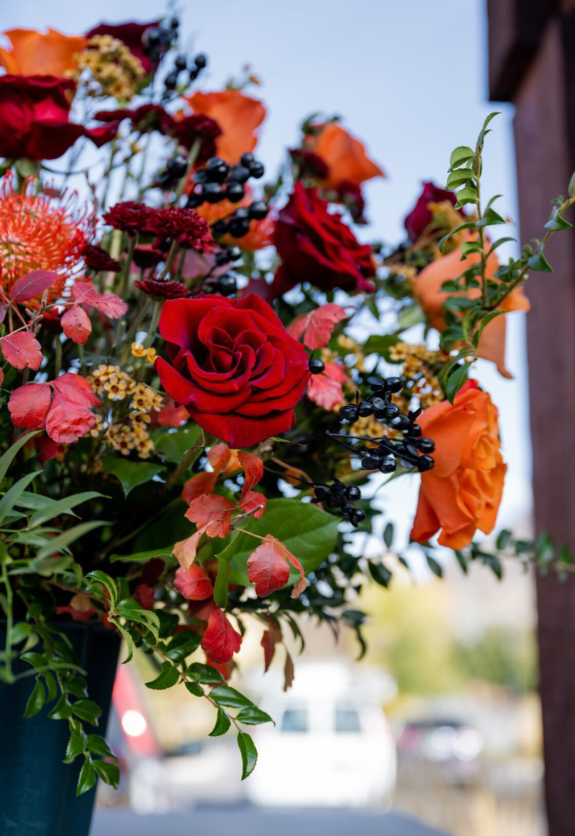 fall-wedding-flowers-bright-oranges-and-reds