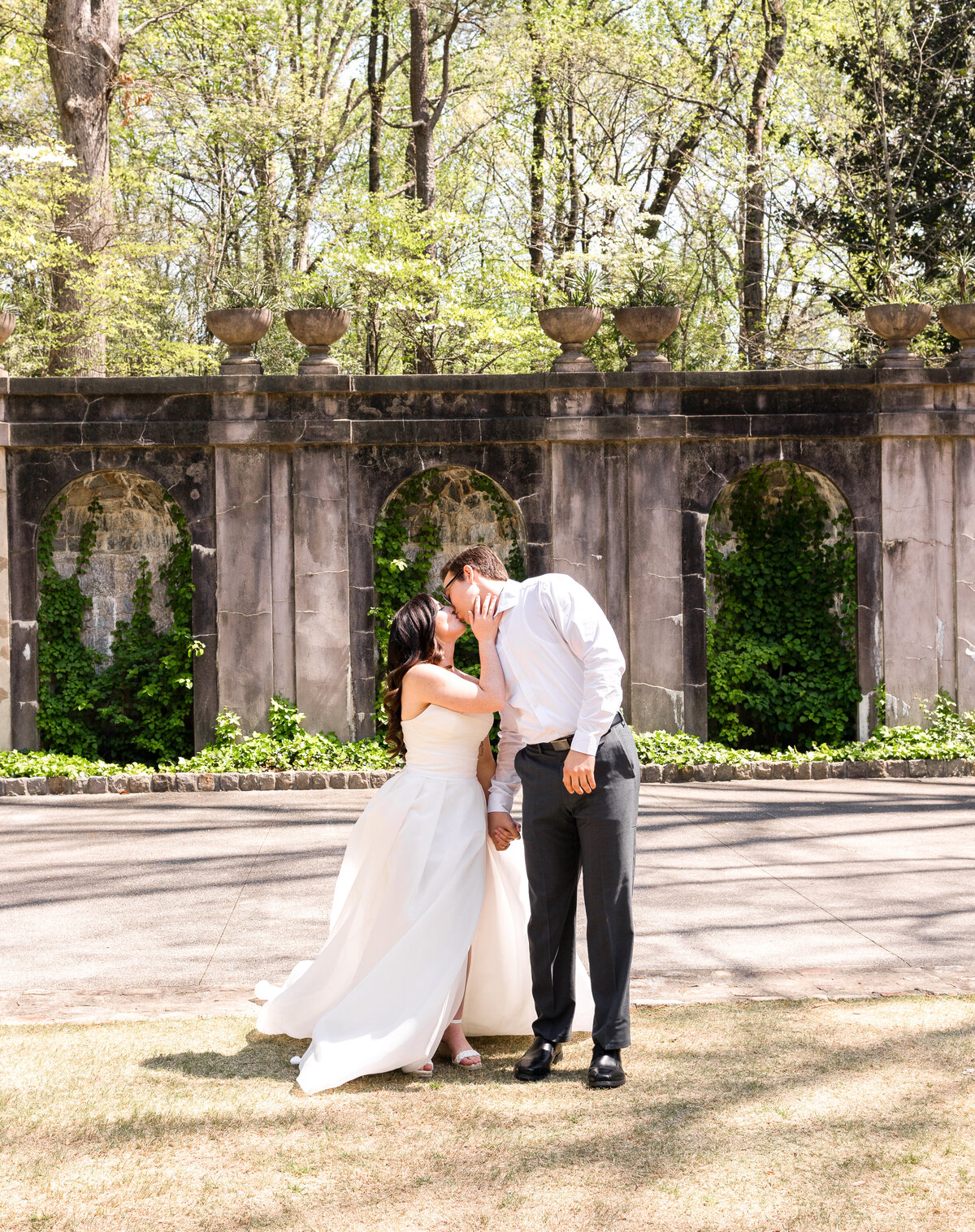 bride-and-groom-kissing-at-The-Swan-House-in-Atlanta-Georgia-by-Amanda-Richardson-Photography