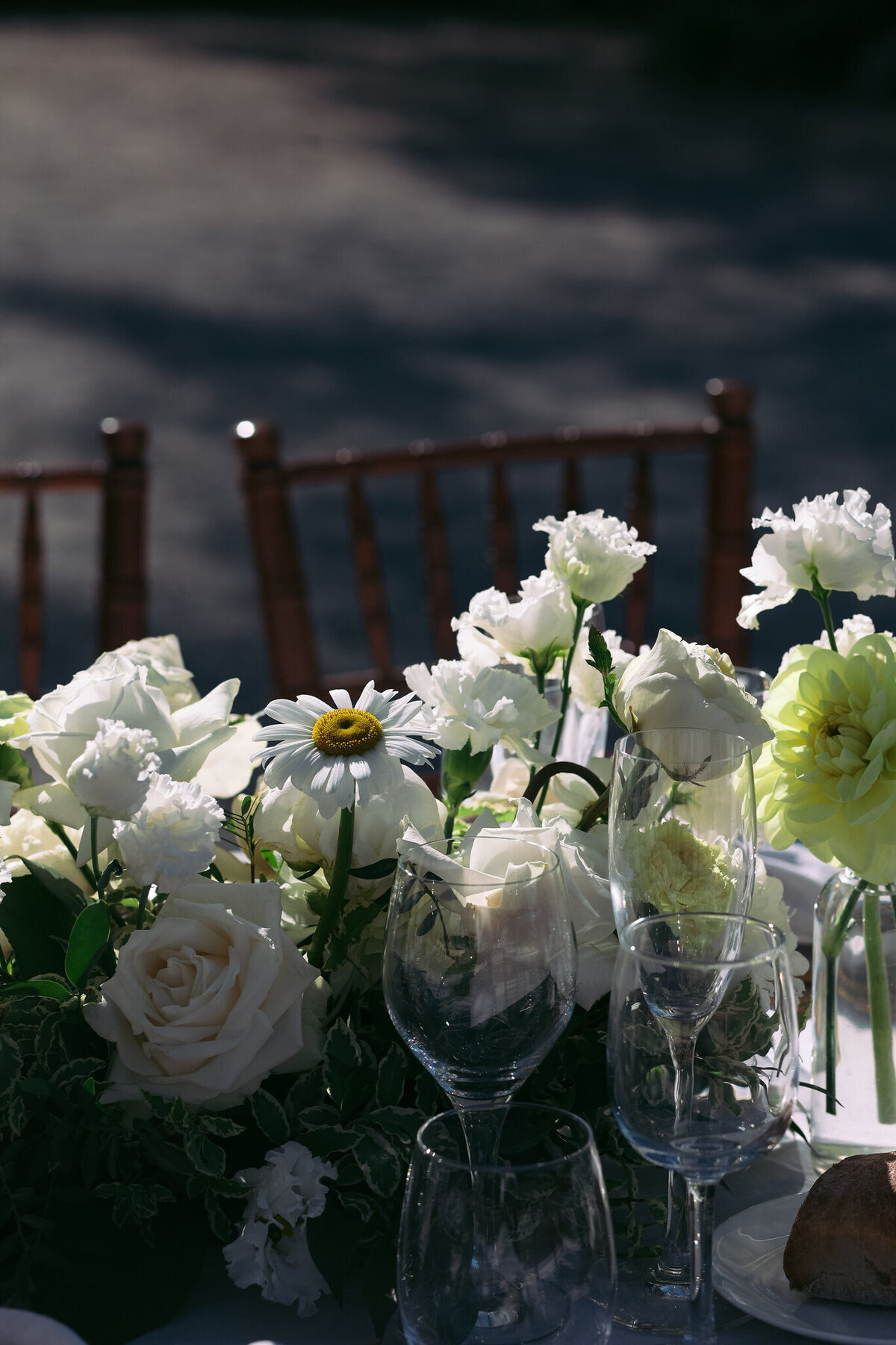 wedding-table-runner-white-flowers