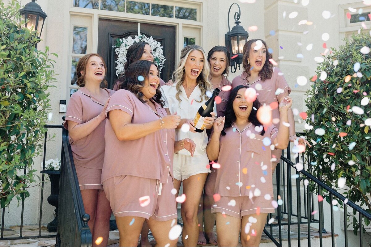 bridesmaids-confetti