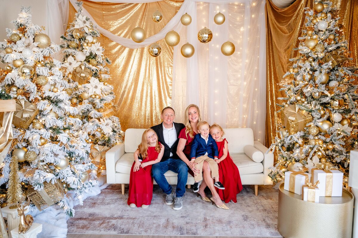Colorado-Springs-CO-Kindle-Studio-Christmas-Mini-Session-Magnolia-and-Grace-Photography-Co-StacyC-# (1)-9