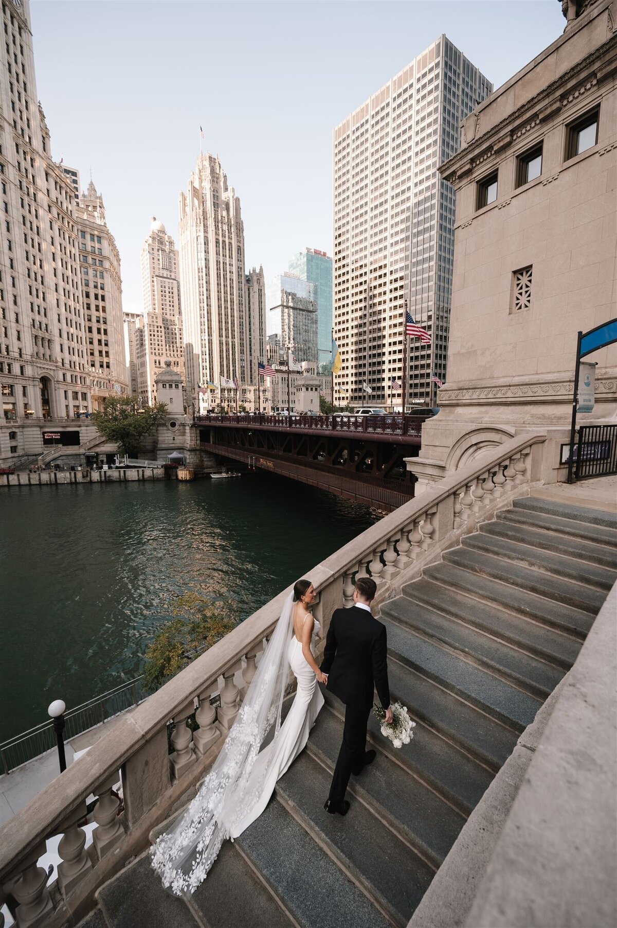 walden-downtown-chicago-riverwalk-wrigley-building-wedding-photos-melissa-ferrara-photography01001