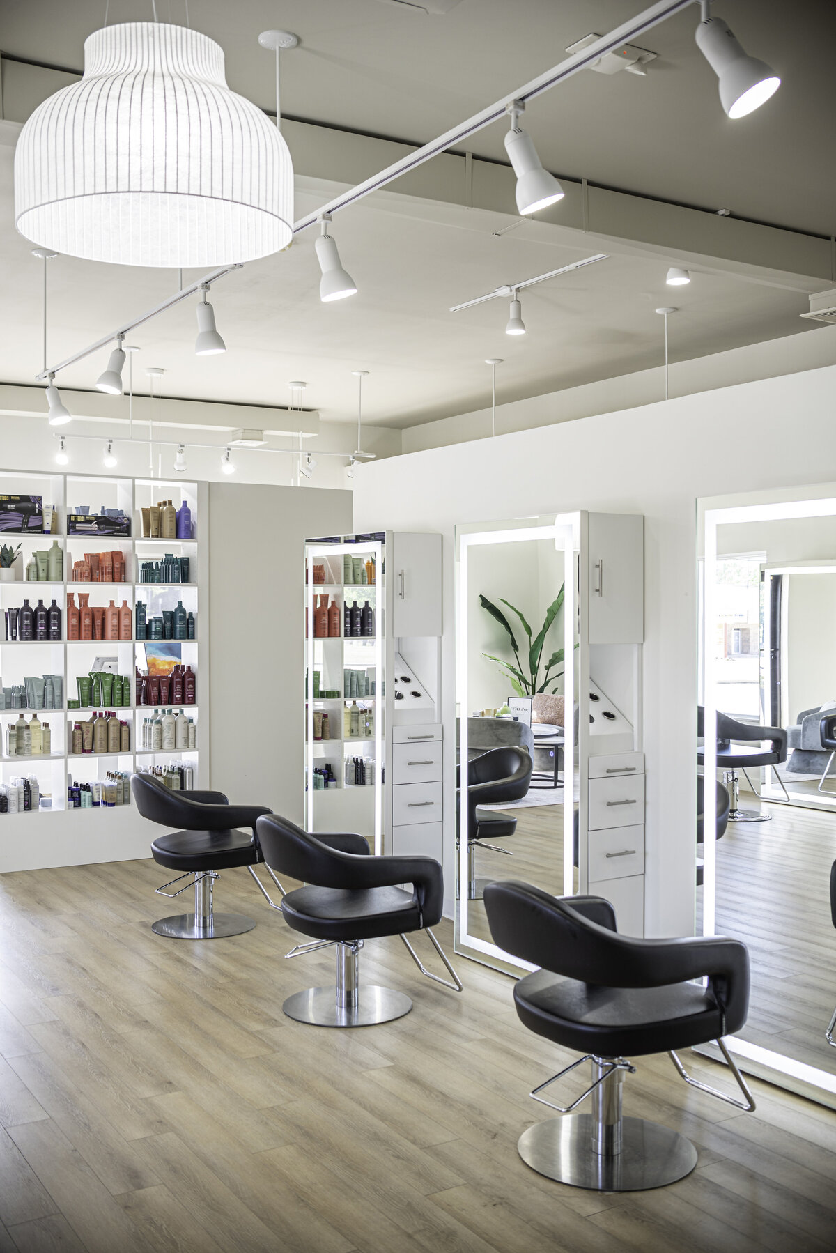 bright-modern-hair-salon-design-interior
