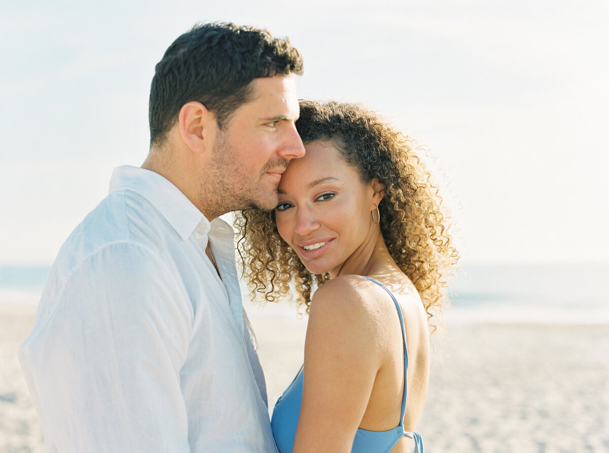 romantic_anniversary_photos_at_the_beach_0048