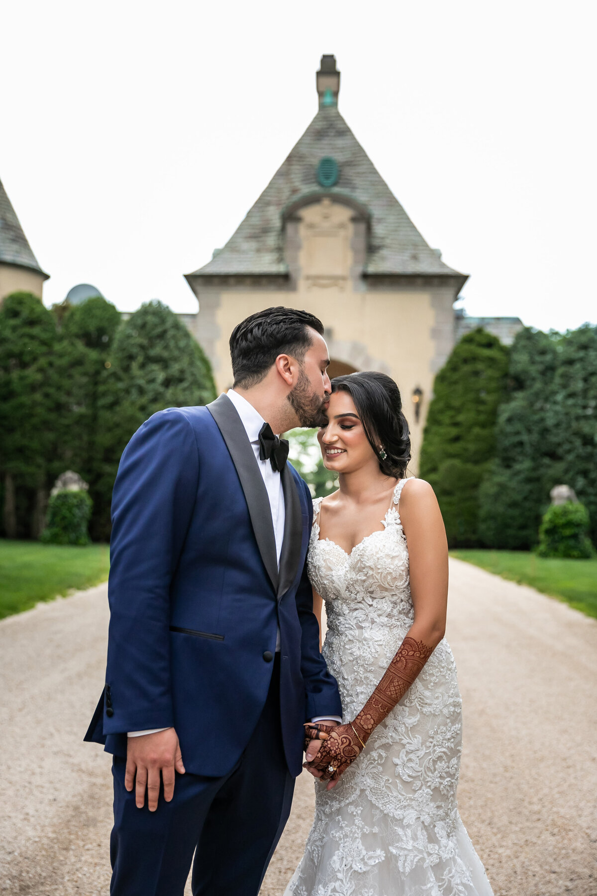 emma-cleary-new-york-nyc-wedding-photographer-videographer-venue-oheka-castle-isha-adam-52