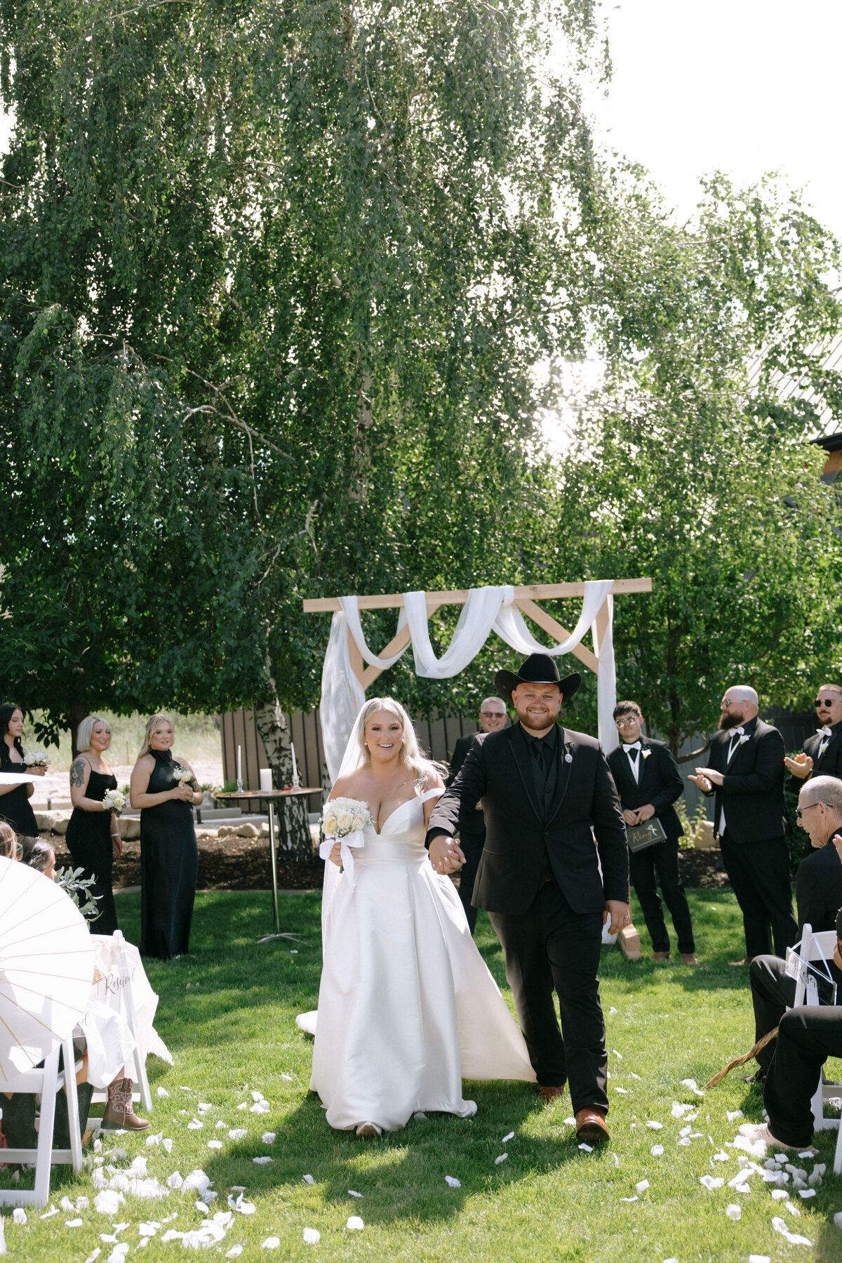 the-white-barn-in-emmett-idaho-wedding-krysta-timmons-photography-ceremony-304
