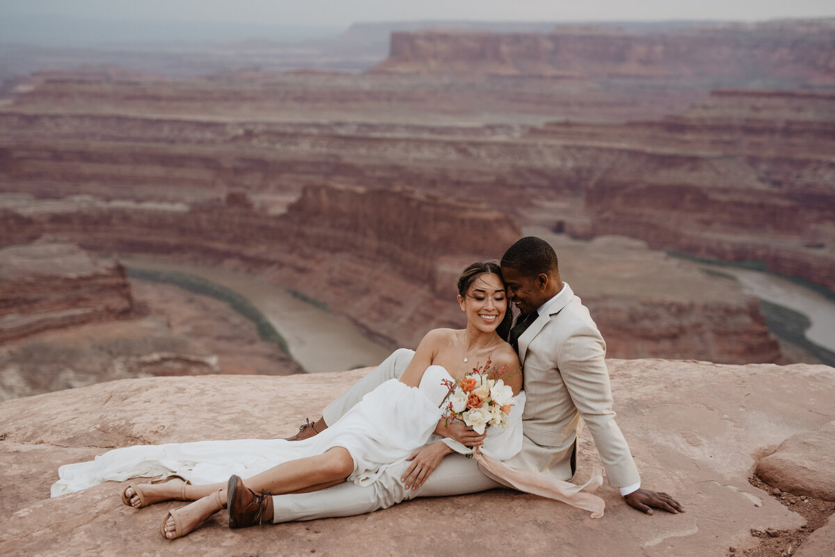 Utah Elopement Photographer captures couple snuggling