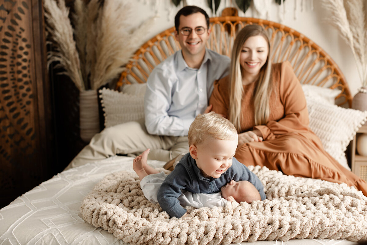 NWA family photographer, Northwest Arkansas best family photography, family portraits near me, professional family photos, family photography packages
