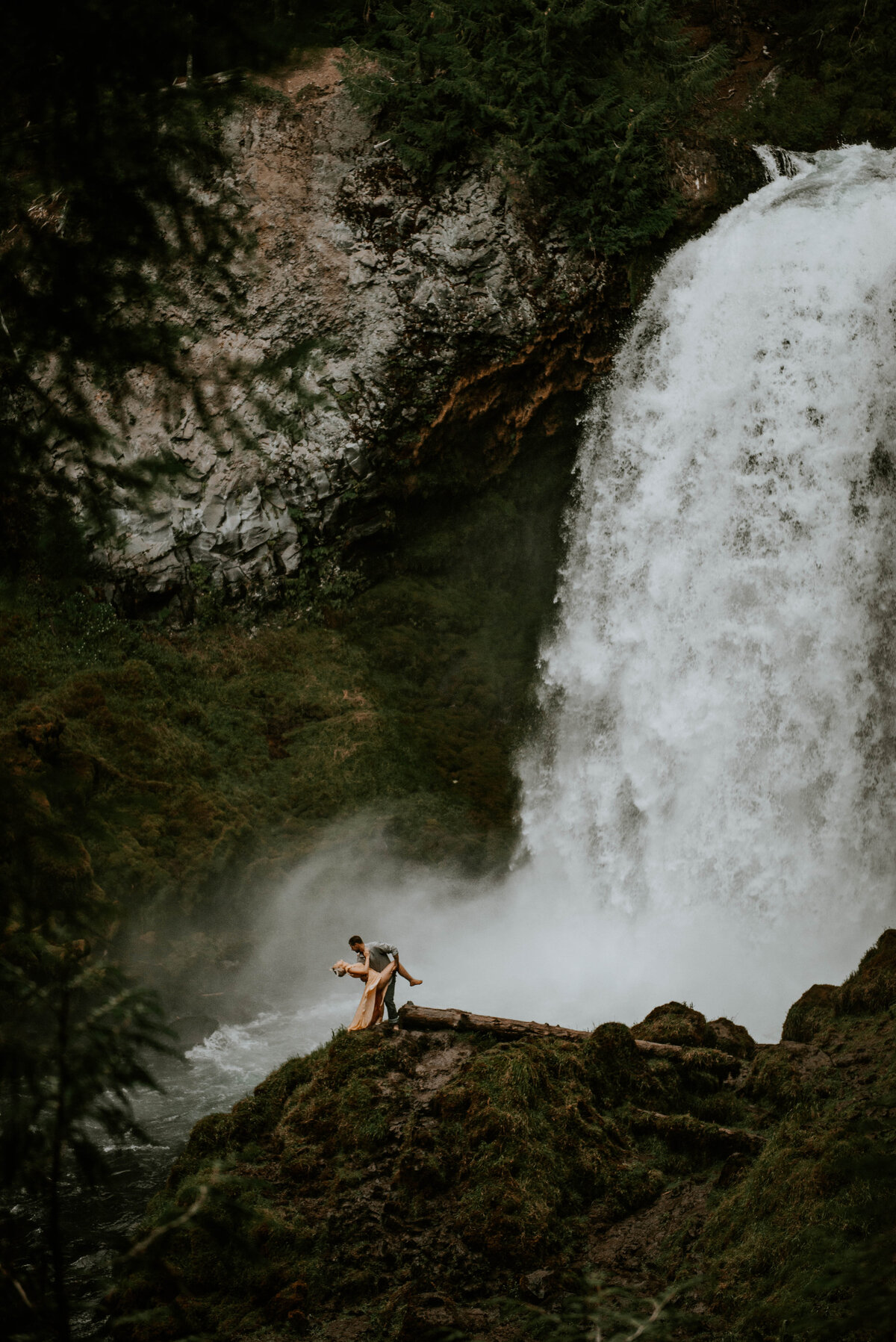 sahalie-falls-oregon-engagement-elopement-photographer-central-waterfall-bend-forest-old-growth-7285