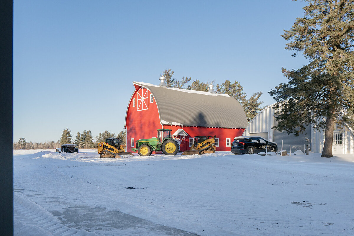 barn-in-a-wintery-field