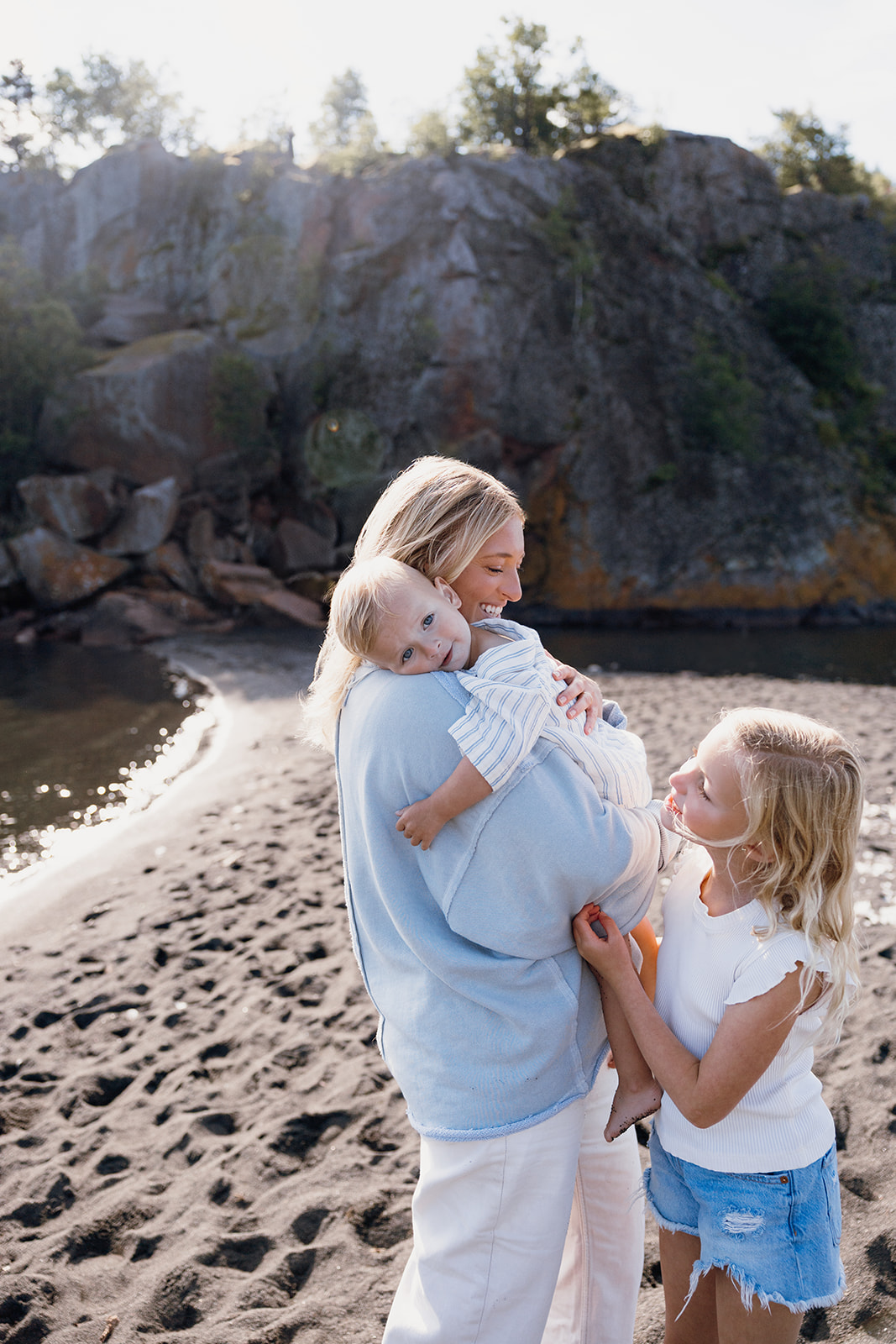 Family photos without the stress — just laughter, hugs, and real moments. Minnesota family photographer for playful, true-to-life memories.