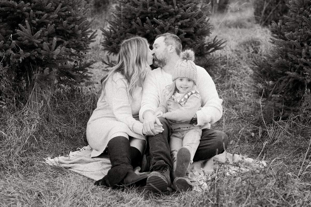 family_portraits_benjamin_treefarm_waterloo19
