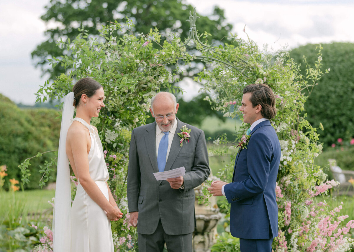 chloe-winstanley-weddings-outdoor-ceremony-home-vows