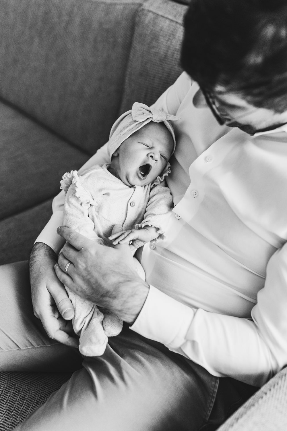 Newbornshoot_bij_de_ouders_thuis_Tine_Storms_Photography-58