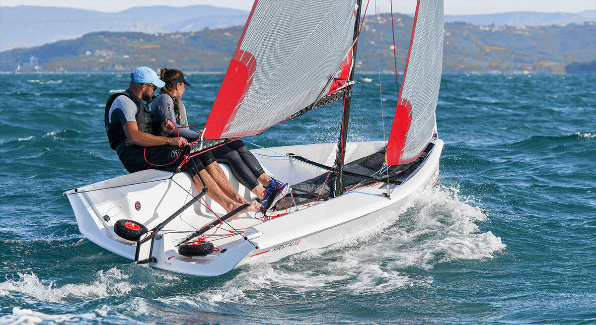 beneteau-first-14SE-exterior-4