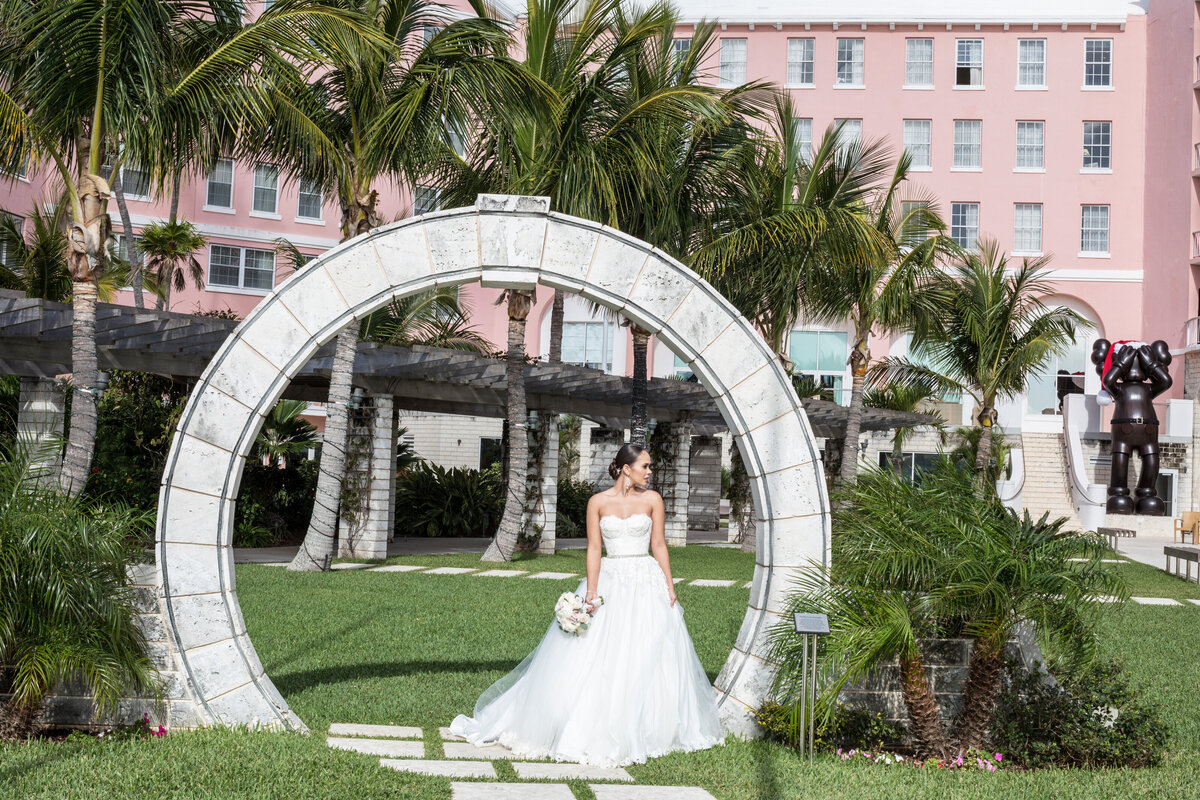 Oh Niki Occasions Bermuda Destination wedding Inspiration, Moongate at Hamilton princess, pose on pink