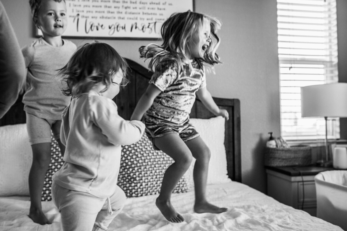 kids-jumping-bed